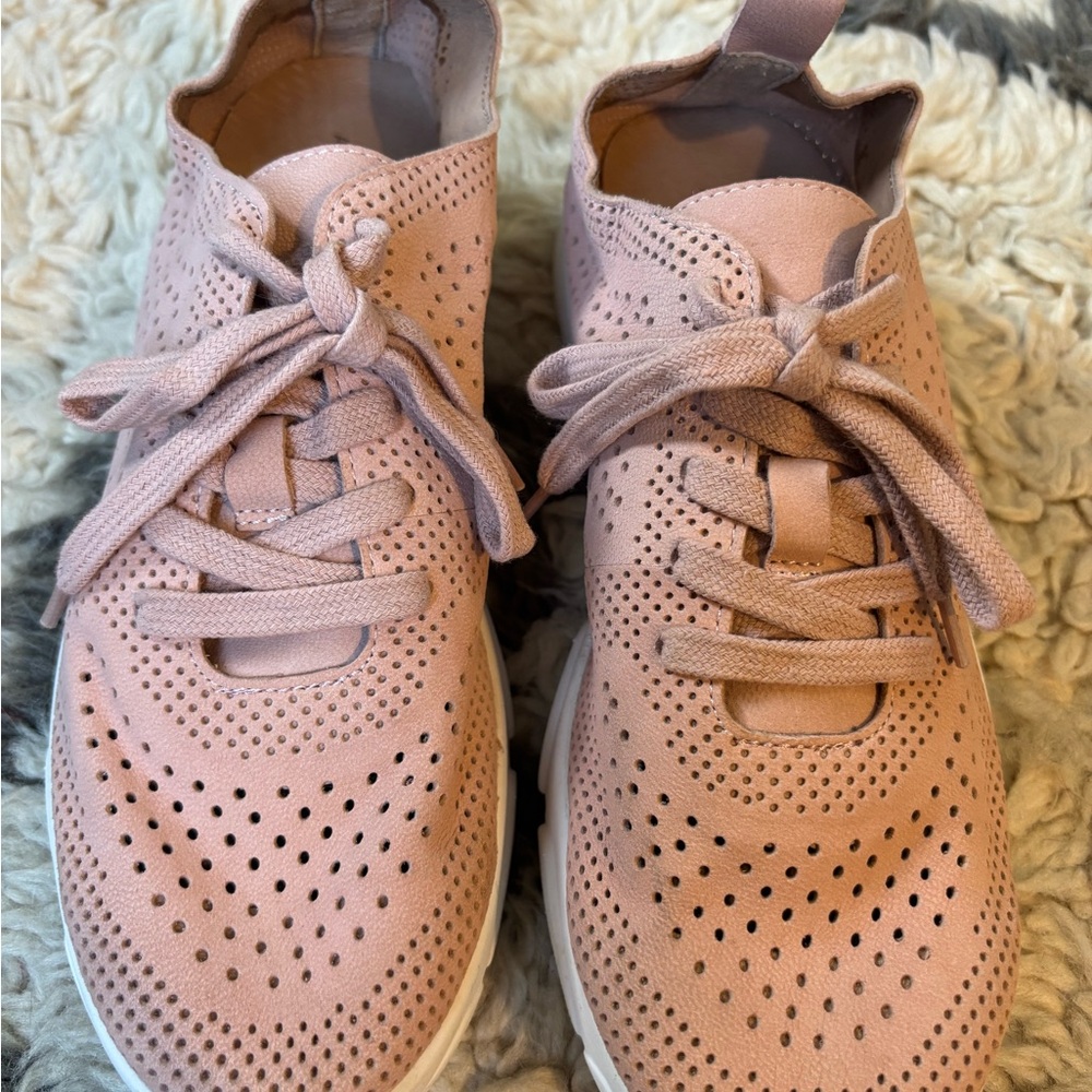 Antonio Melani Leather Sneakers